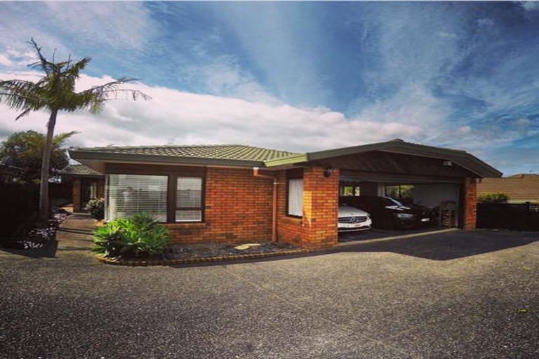 Photo of property in 11b Javelin Place, West Harbour, Auckland, 0618