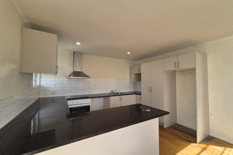 Photo of property in 194 Pilkington Road, Point England, Auckland, 1072