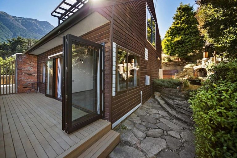 Photo of property in 24b Mckerrow Place, Sunshine Bay, Queenstown, 9300