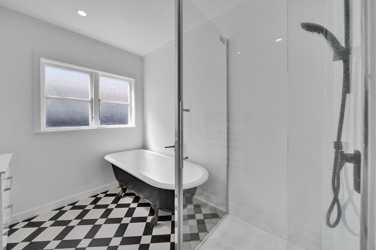 Photo of property in 45 Fitzroy Road, Fitzroy, New Plymouth, 4312