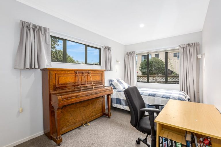 Photo of property in 105 Marine Parade, Eastbourne, Lower Hutt, 5013