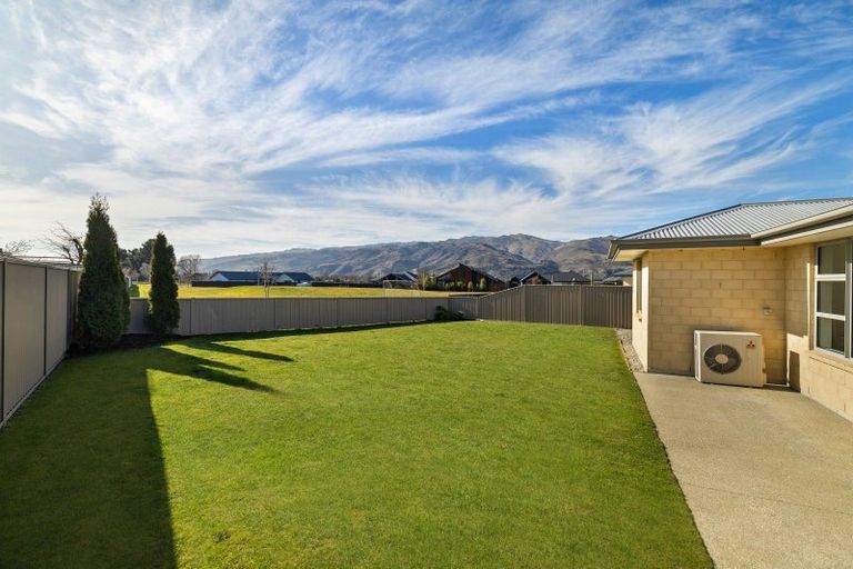 Photo of property in 12 Crabbe Place, Cromwell, 9310