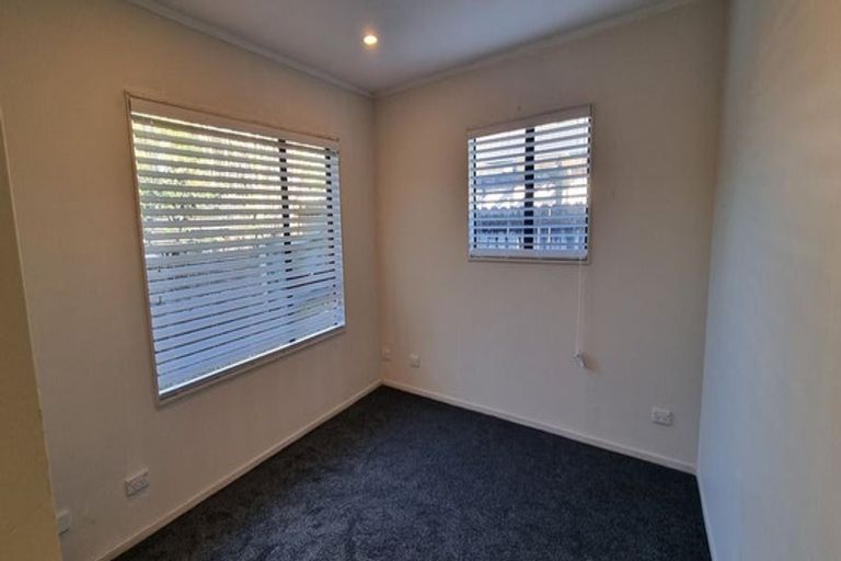 Photo of property in 1 Ardee Close, East Tamaki, Auckland, 2016