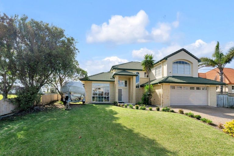 Photo of property in 11 Corta Bella Place, Golflands, Auckland, 2013