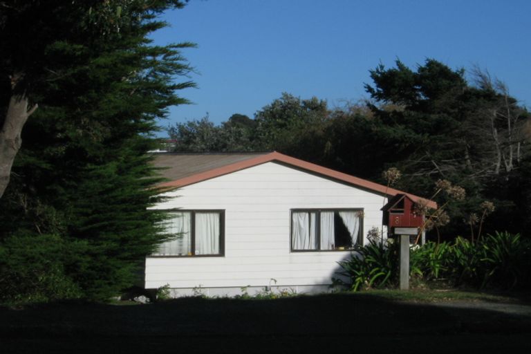 Photo of property in 8 Konini Crescent, Waikanae Beach, Waikanae, 5036