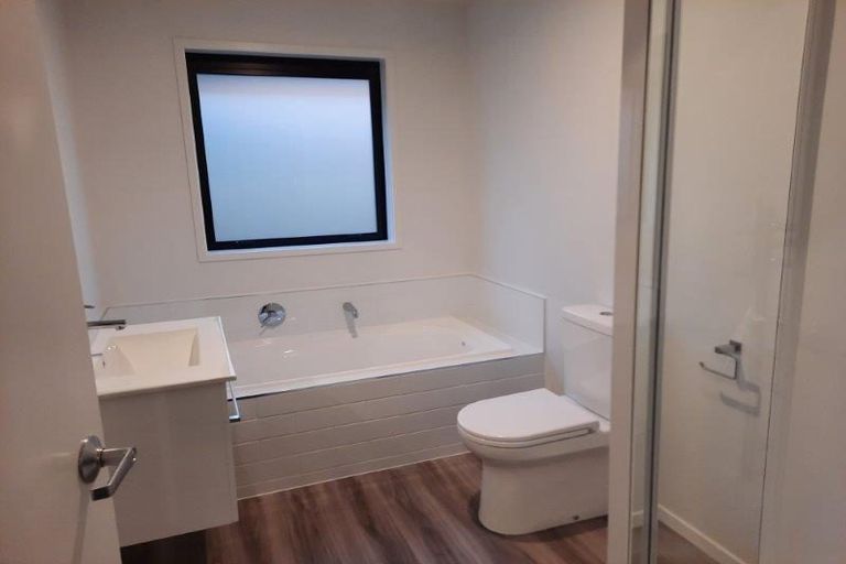 Photo of property in 32 Ellmers Street, Woodend, 7691