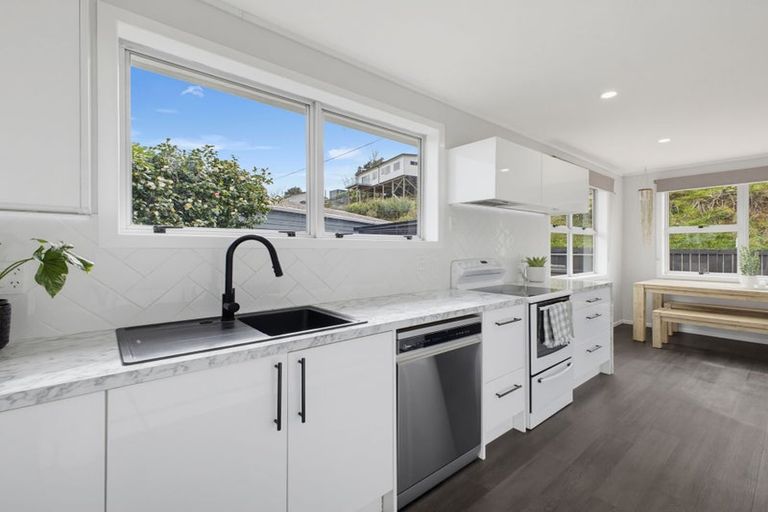 Photo of property in 2 Bromley Place, Westown, New Plymouth, 4310