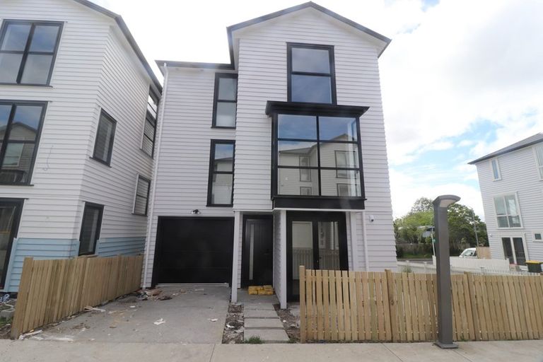 Photo of property in 2 Nephrite Lane, Henderson, Auckland, 0610