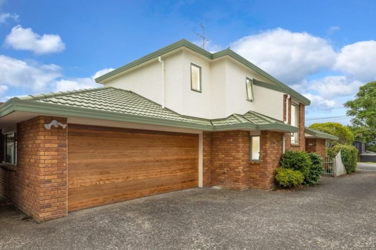 Photo of property in 1/4 Lynch Street, Point Chevalier, Auckland, 1022