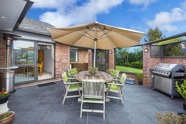 Photo of property in 22 Jade Crescent, Timberlea, Upper Hutt, 5018