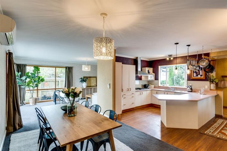 Photo of property in 2/100 Avondale Road, Taradale, Napier, 4112