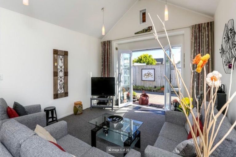 Photo of property in 2/3 Tainui Street, Welbourn, New Plymouth, 4312