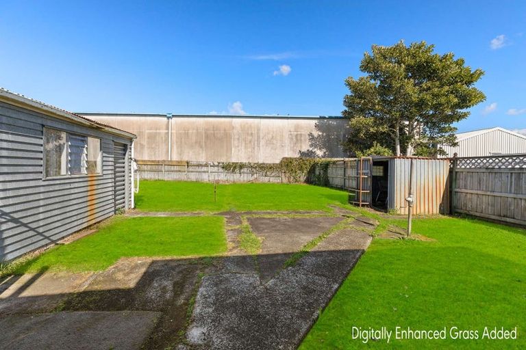 Photo of property in 72 Kelman Road, Kelston, Auckland, 0602