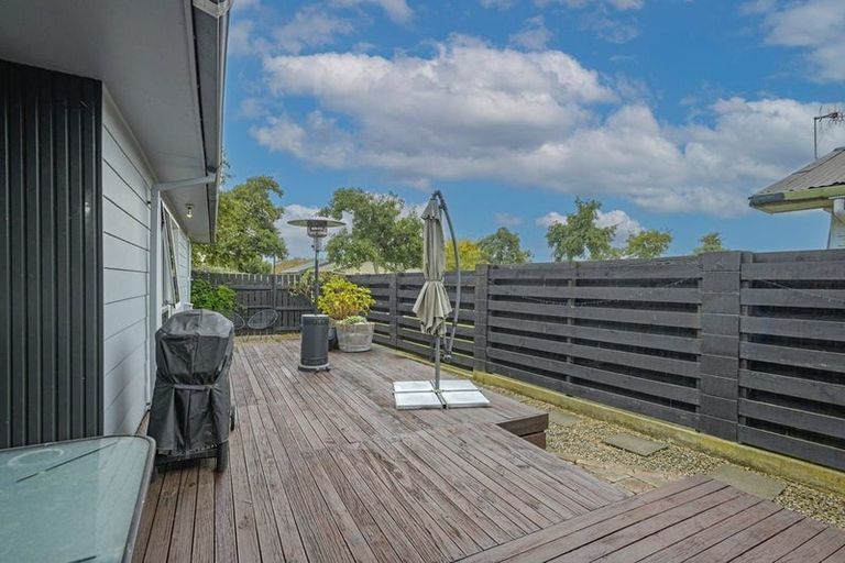 Photo of property in 20 Motuoapa Place, Kelvin Grove, Palmerston North, 4414