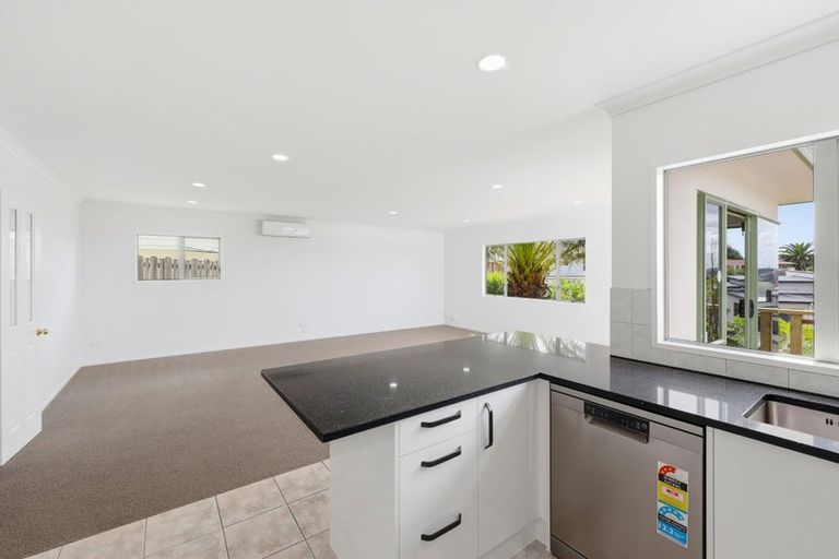 Photo of property in 17a Cherry Tree Place, Massey, Auckland, 0614