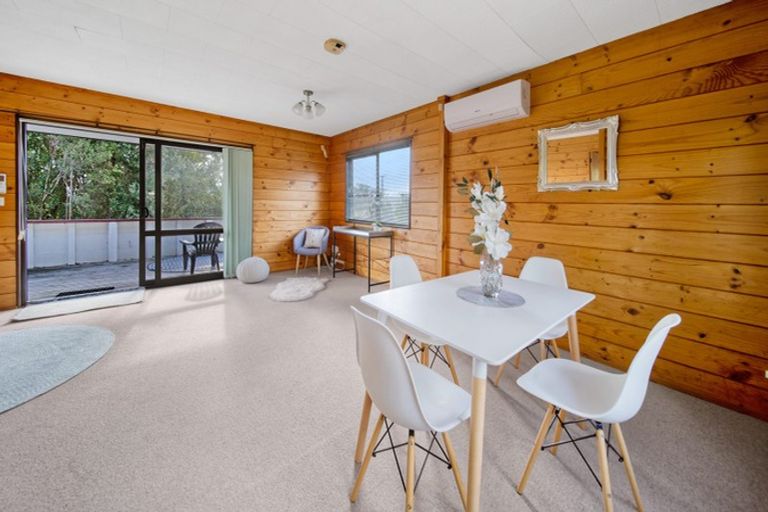 Photo of property in 2/72 Aeroview Drive, Beach Haven, Auckland, 0626