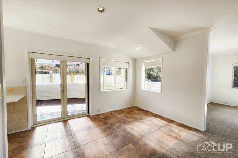 Photo of property in 4 Worthington Place, West Harbour, Auckland, 0618