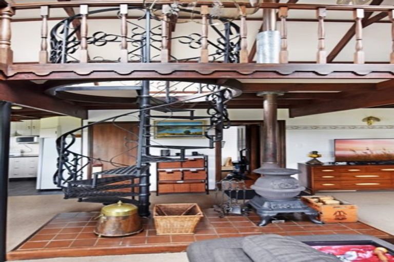 Photo of property in 30 Black Peak Road, Omarama, 9412