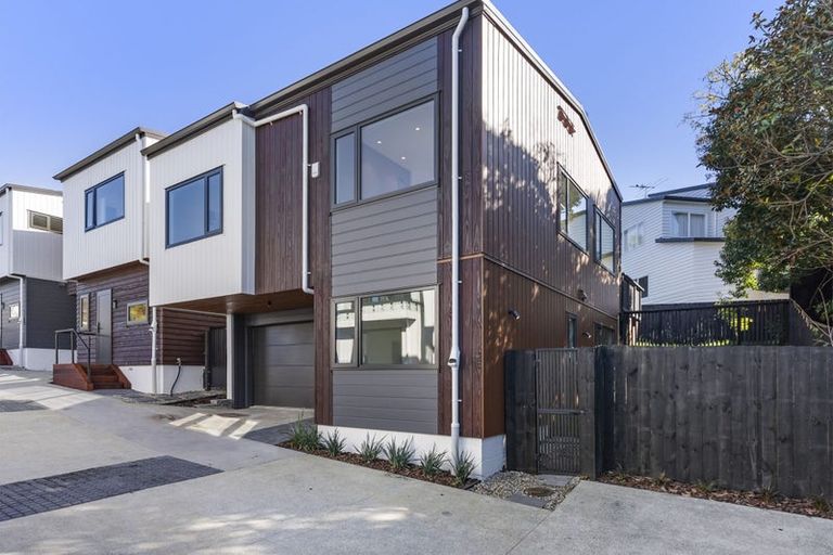 Photo of property in 6/30 Kiteroa Terrace, Rothesay Bay, Auckland, 0630