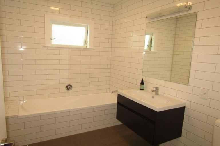 Photo of property in 49 Eden Street, Island Bay, Wellington, 6023