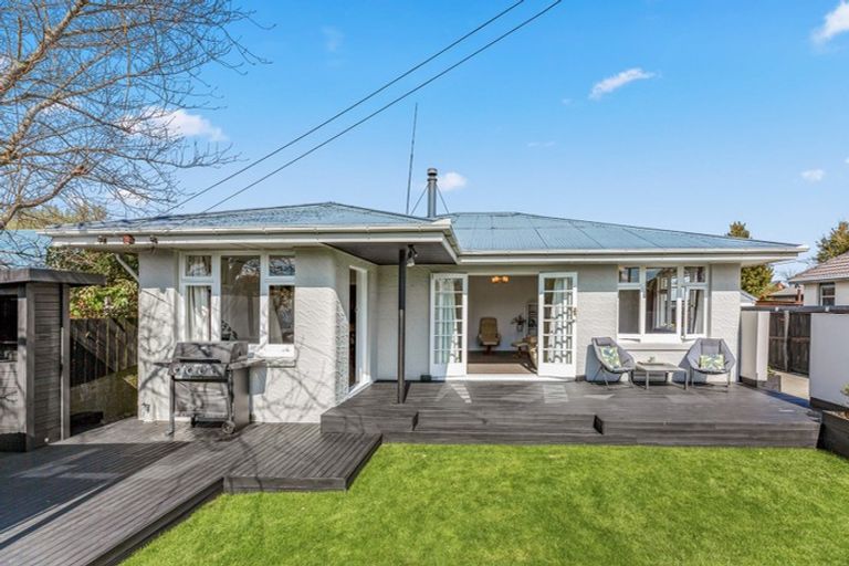 Photo of property in 16 Dinton Street, Russley, Christchurch, 8042