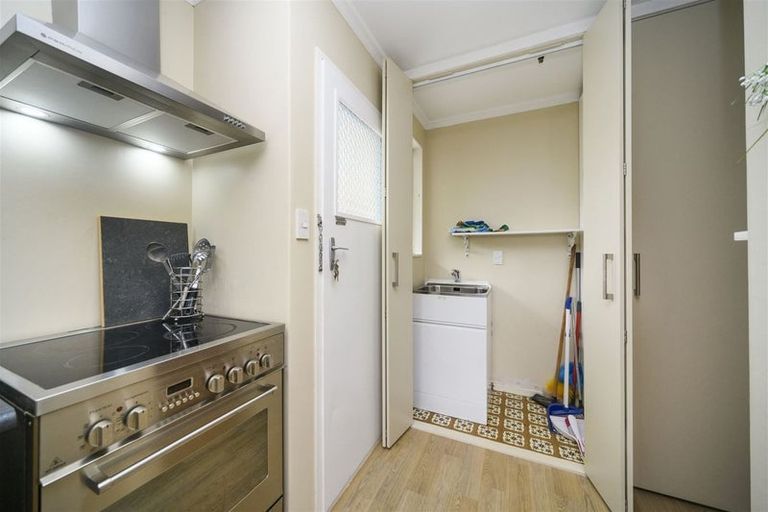 Photo of property in 5 Hillcrest Drive, Kelvin Grove, Palmerston North, 4414