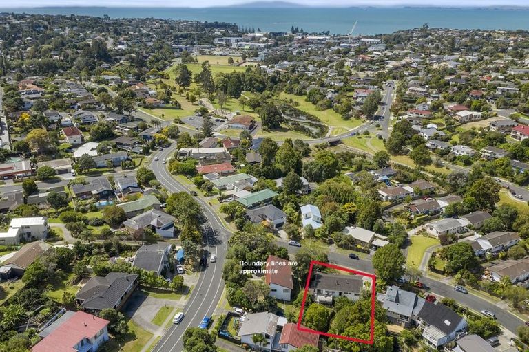 Photo of property in 3 Scarlock Avenue, Browns Bay, Auckland, 0630