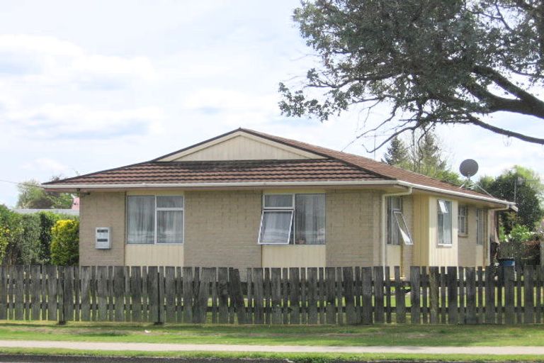 Photo of property in 32 Kawaha Point Road, Fairy Springs, Rotorua, 3015