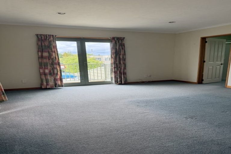 Photo of property in 1/5 Chateau Drive, Burnside, Christchurch, 8053