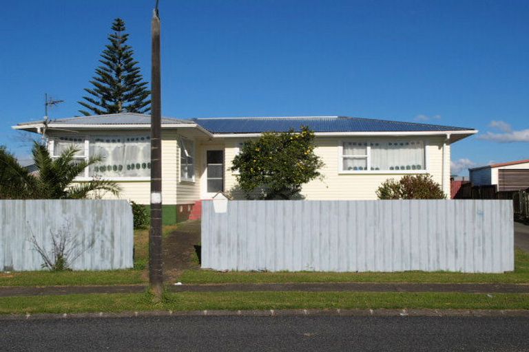 Photo of property in 7 Raglan Street, Mangere East, Auckland, 2024