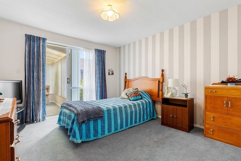 Photo of property in 1/72 Royal Park Drive, Parklands, Christchurch, 8083