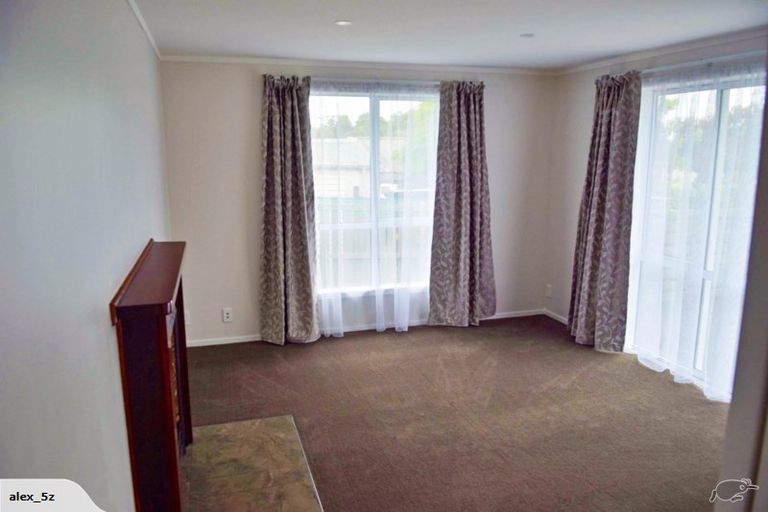 Photo of property in 28 Middlemore Crescent, Papatoetoe, Auckland, 2025