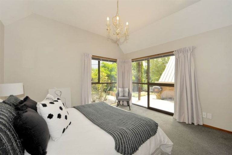 Photo of property in 10 Indira Lane, Cashmere, Christchurch, 8022