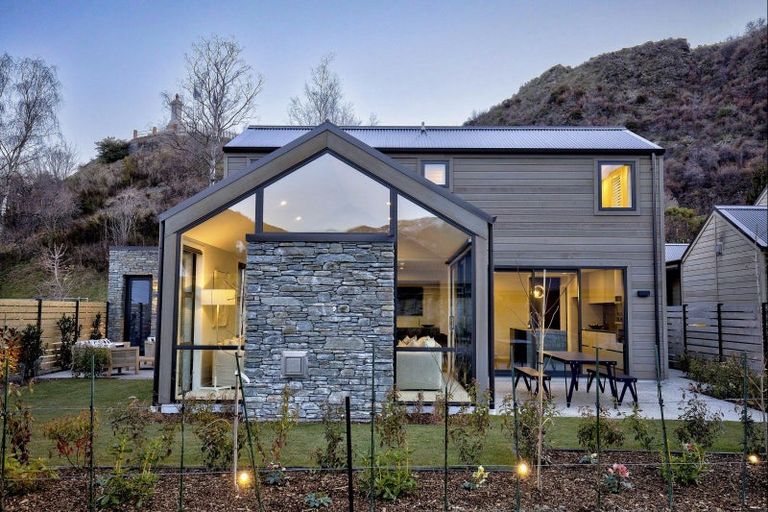 Photo of property in 9b Caernarvon Street, Arrowtown, 9302