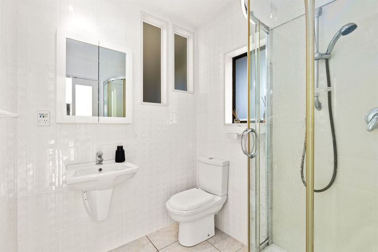 Photo of property in 2/160 Stapleford Crescent, Browns Bay, Auckland, 0630