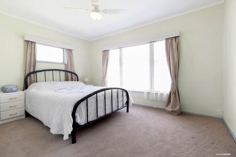 Photo of property in 16 Sutton Crescent, Papakura, 2110