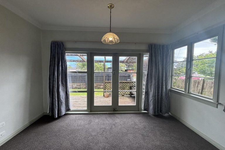 Photo of property in 17 Wallath Road, Westown, New Plymouth, 4310