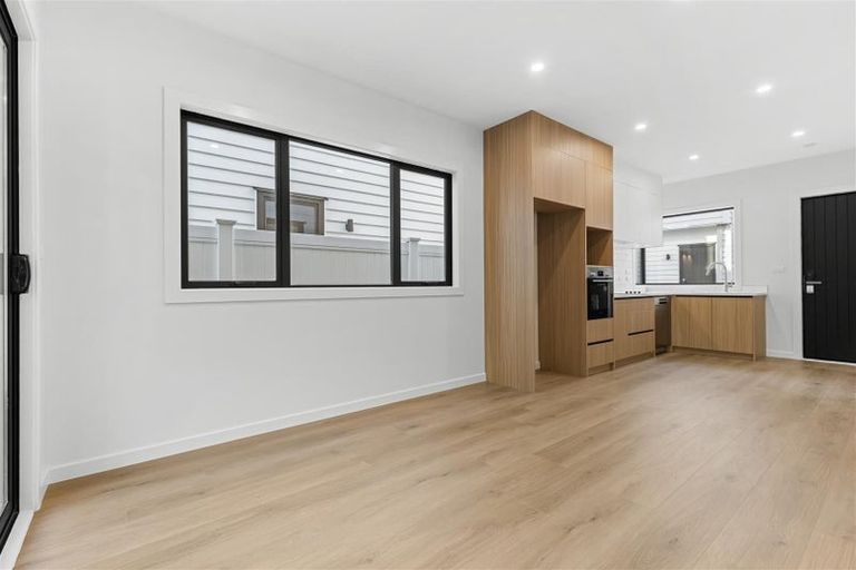 Photo of property in 11/25 Swanson Road, Henderson, Auckland, 0610