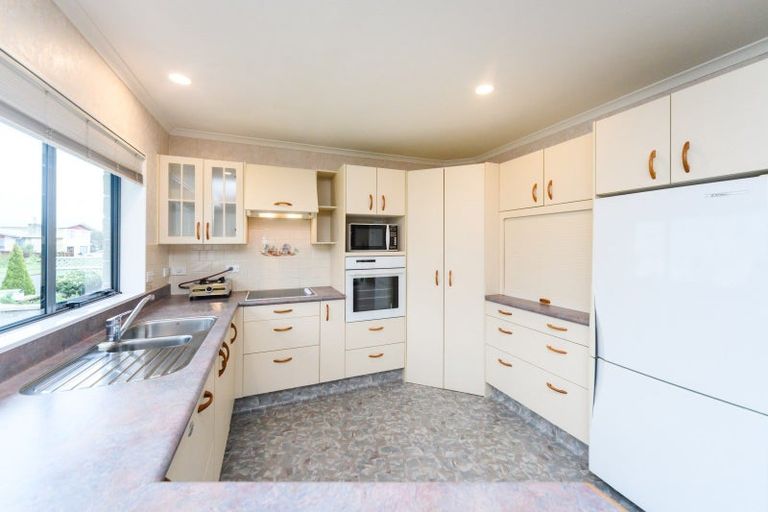 Photo of property in 28 Cedar Crescent, Feilding, 4702