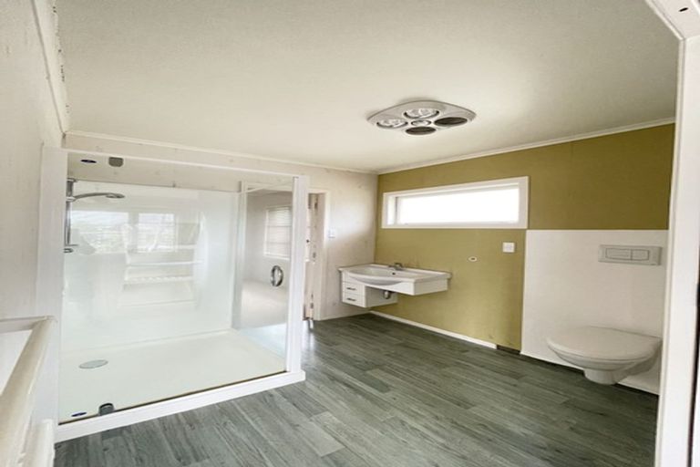 Photo of property in 13 Edwards Avenue, Henderson, Auckland, 0610