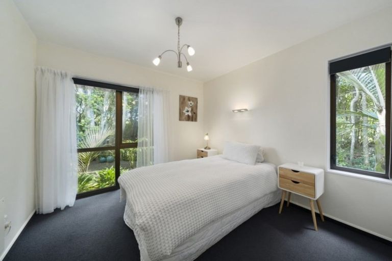 Photo of property in 1 Kakariki Grove, Waikanae, 5036