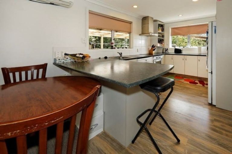 Photo of property in 2/129 Edmonton Road, Te Atatu South, Auckland, 0610