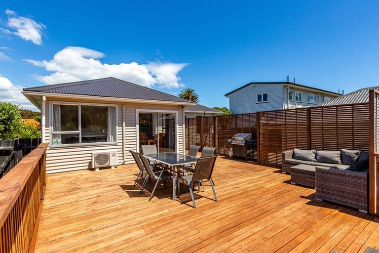 Photo of property in 25 Kapiti Crescent, Titahi Bay, Porirua, 5022