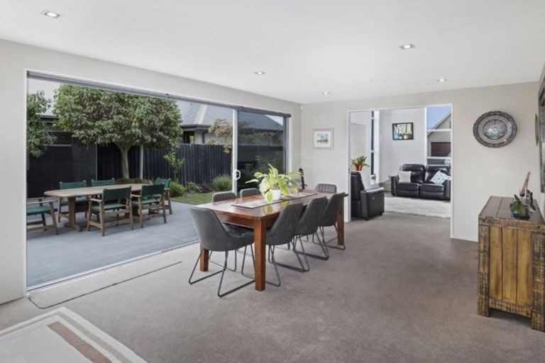 Photo of property in 31 Linkwater Way, Parklands, Christchurch, 8083