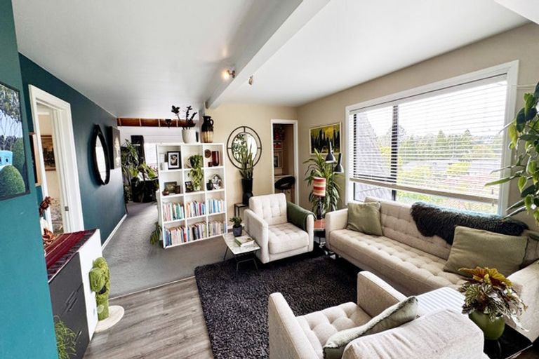 Photo of property in 131 Chelsea View Drive, Chatswood, Auckland, 0626