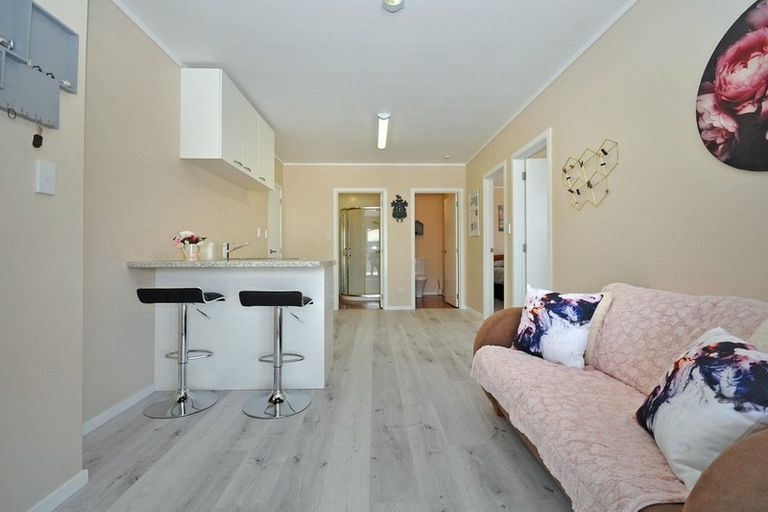 Photo of property in 37 Shakespear Road, Army Bay, Whangaparaoa, 0930