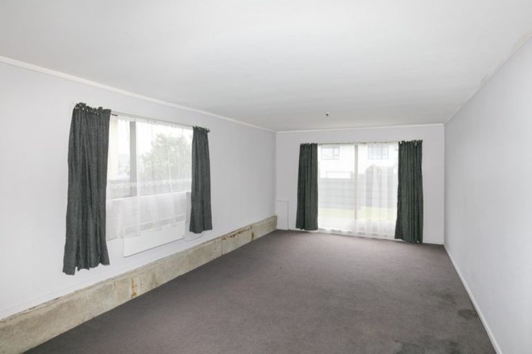 Photo of property in 23 Edgecombe Street, Newlands, Wellington, 6037