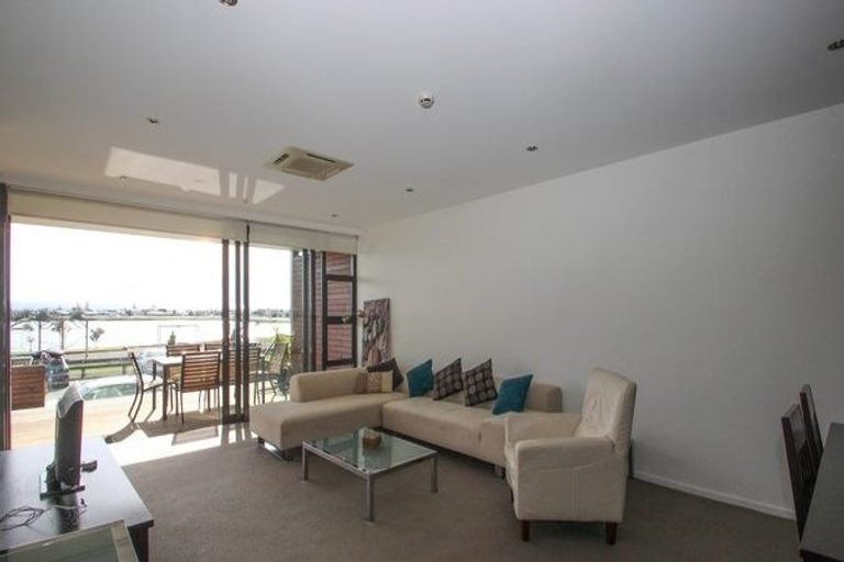 Photo of property in 207/7 Humber Street, Pandora, Napier, 4110