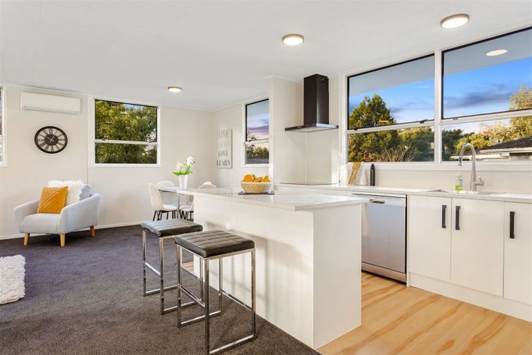 Photo of property in 7 Serwayne Place, Sunnyvale, Auckland, 0612