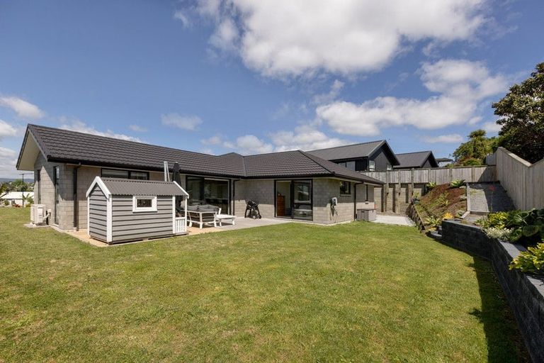 Photo of property in 12 Brendan Close, Omokoroa, 3114